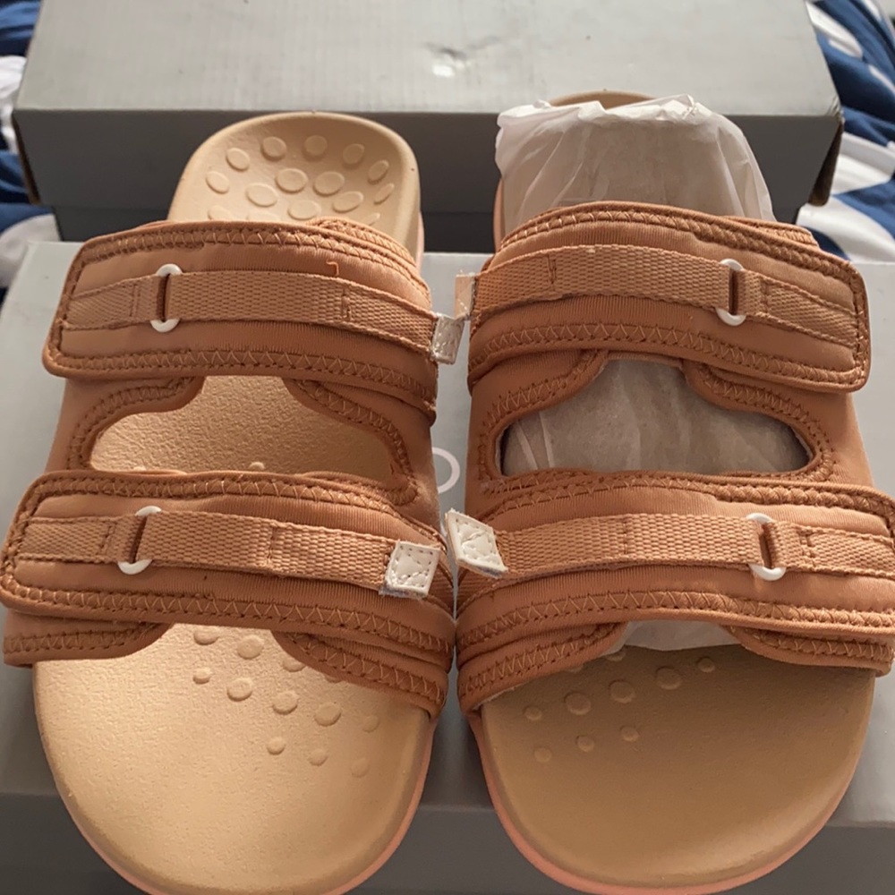 Size 6.5 Vionoc Women’s shoe’s